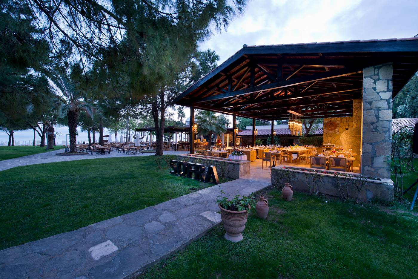 Barut-Hemera-Restaurant-12