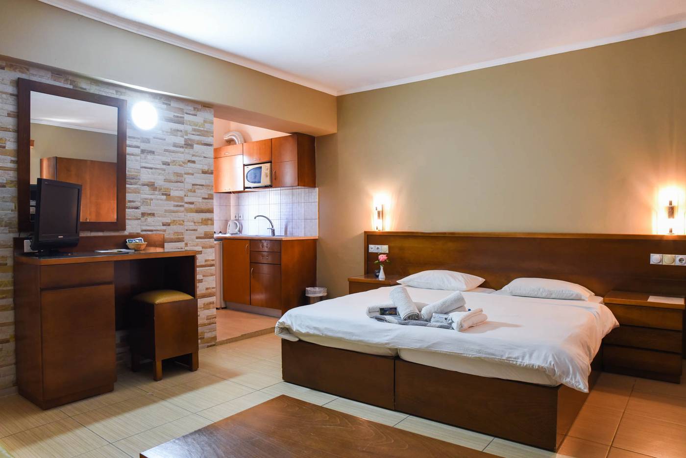 Sacallis-Inn-Beach-Hotel-Room-12