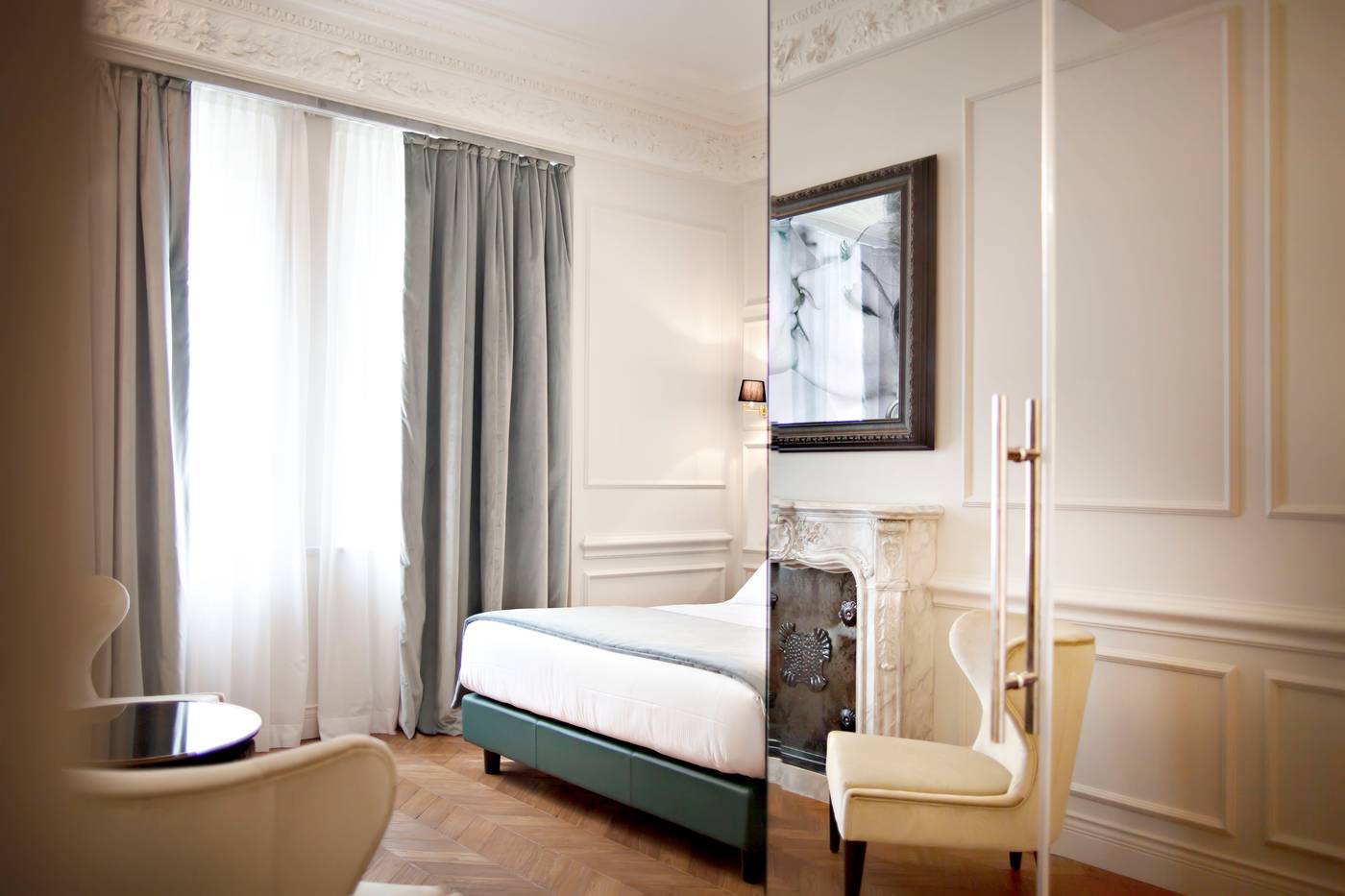 The-Corner-Roma-Room-18