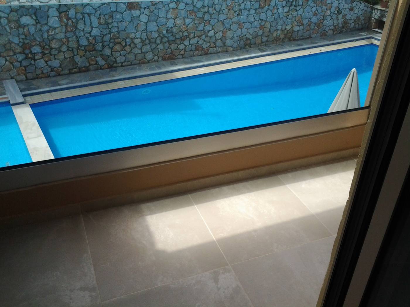 Lola-Apartments-Pool-36