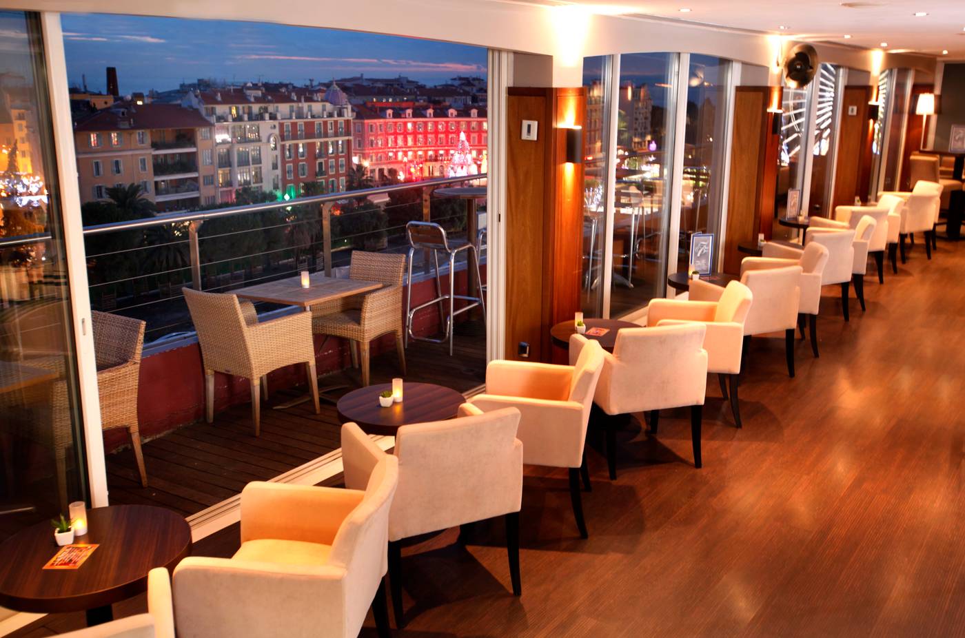 Aston-La-Scala-Bar-54