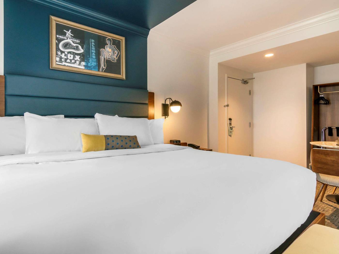 Hotel-Belmont-Vancouver-MGallery-Room-40