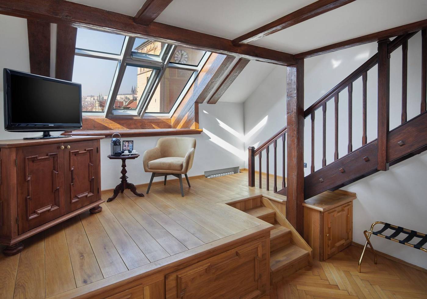 Charles-Bridge-Palace-Room-6