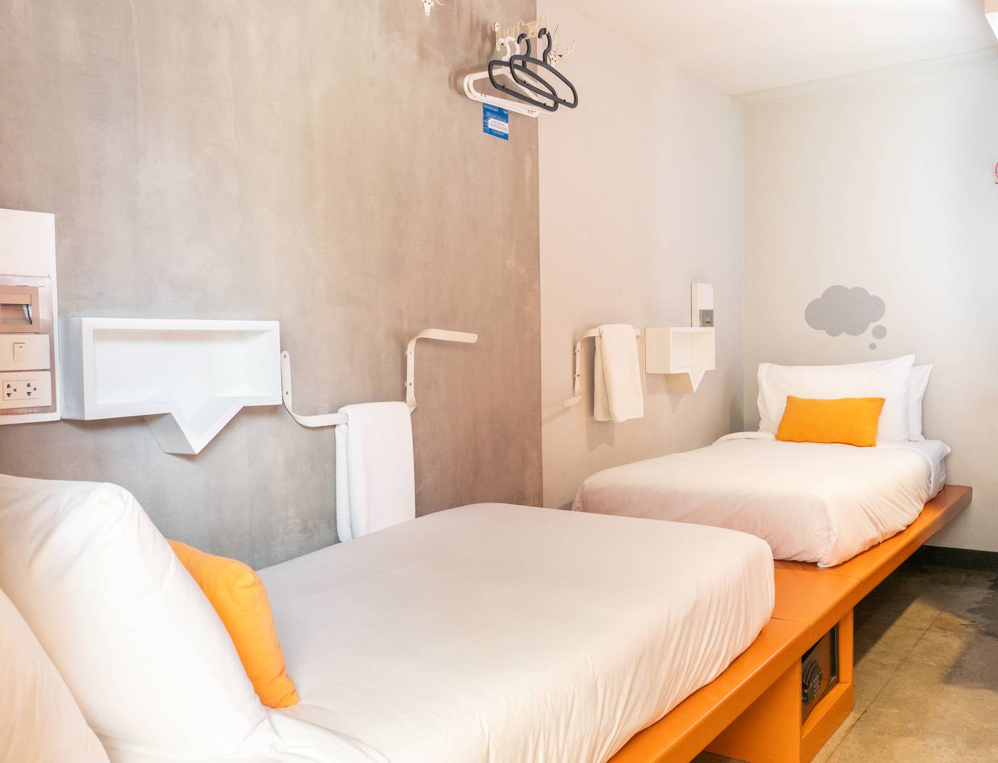 Lub-d-Bangkok-Siam-Hostel-Room-6