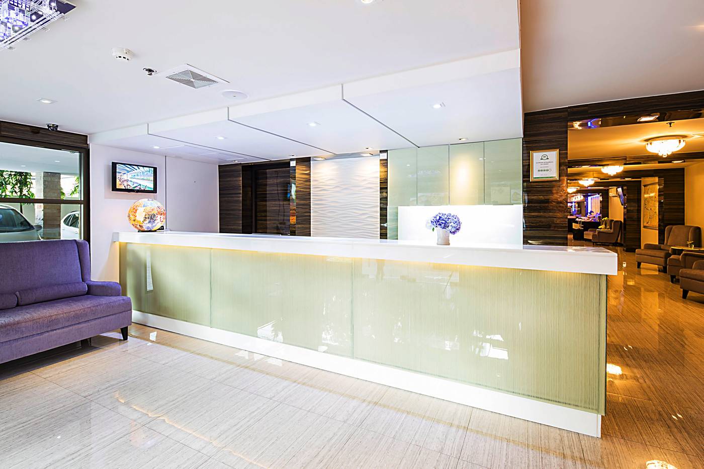 Aspen-Suites-Sukhumvit-2-Lobby-3