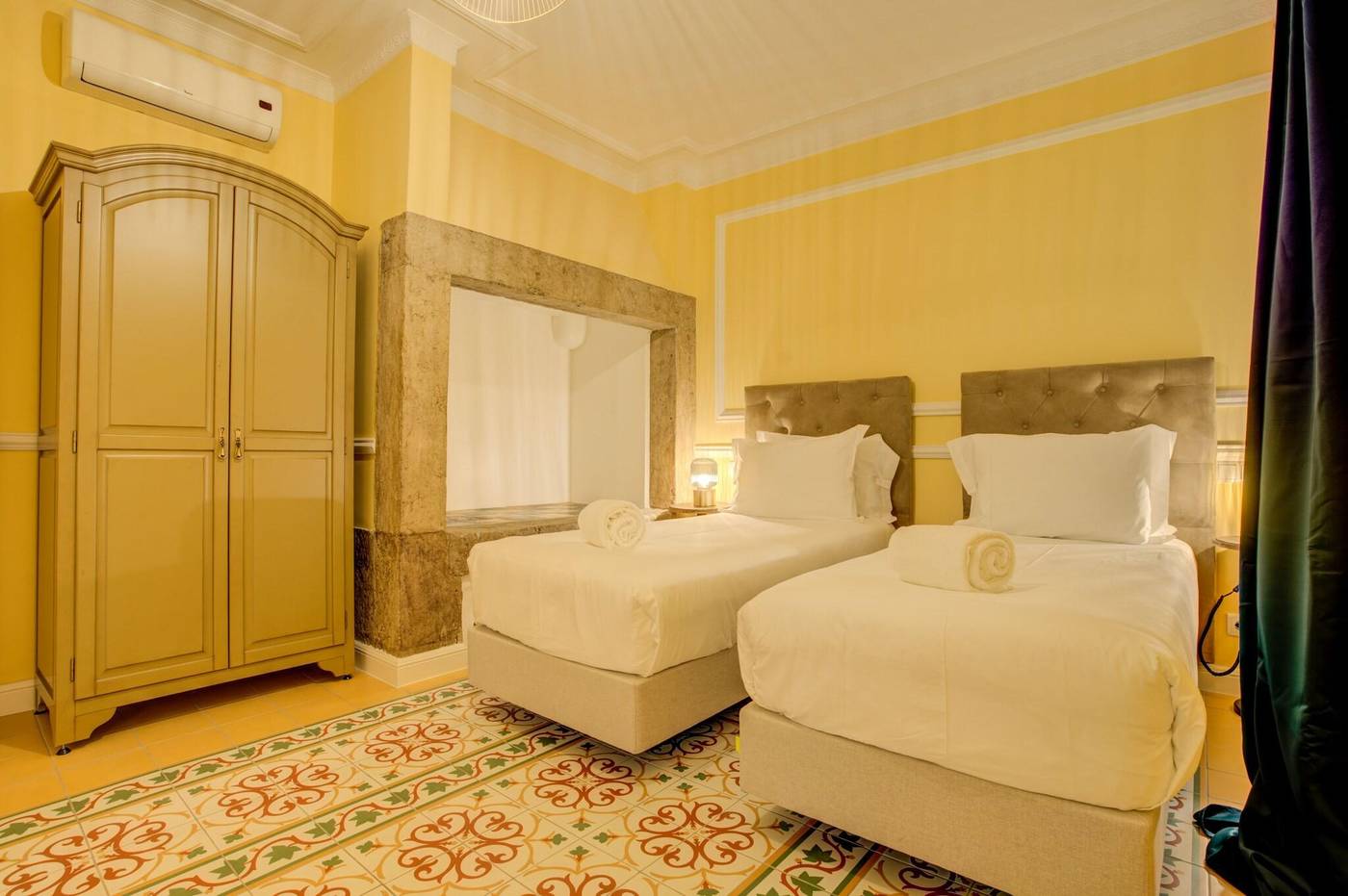 Solar Dos Poetas-Portugal-Lisbon-Room-1