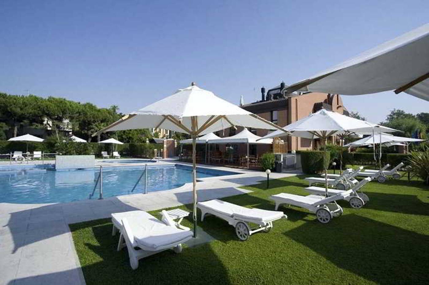 DB-Villas-Le-Ville-del-Lido-Resort-Pool-25