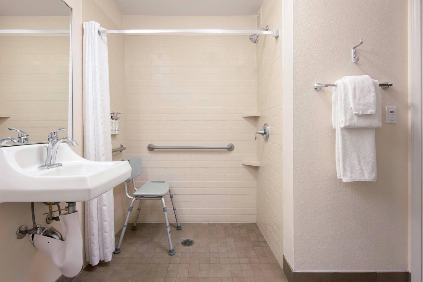 Candlewood-Suites-Anaheim-Resort-Room-38