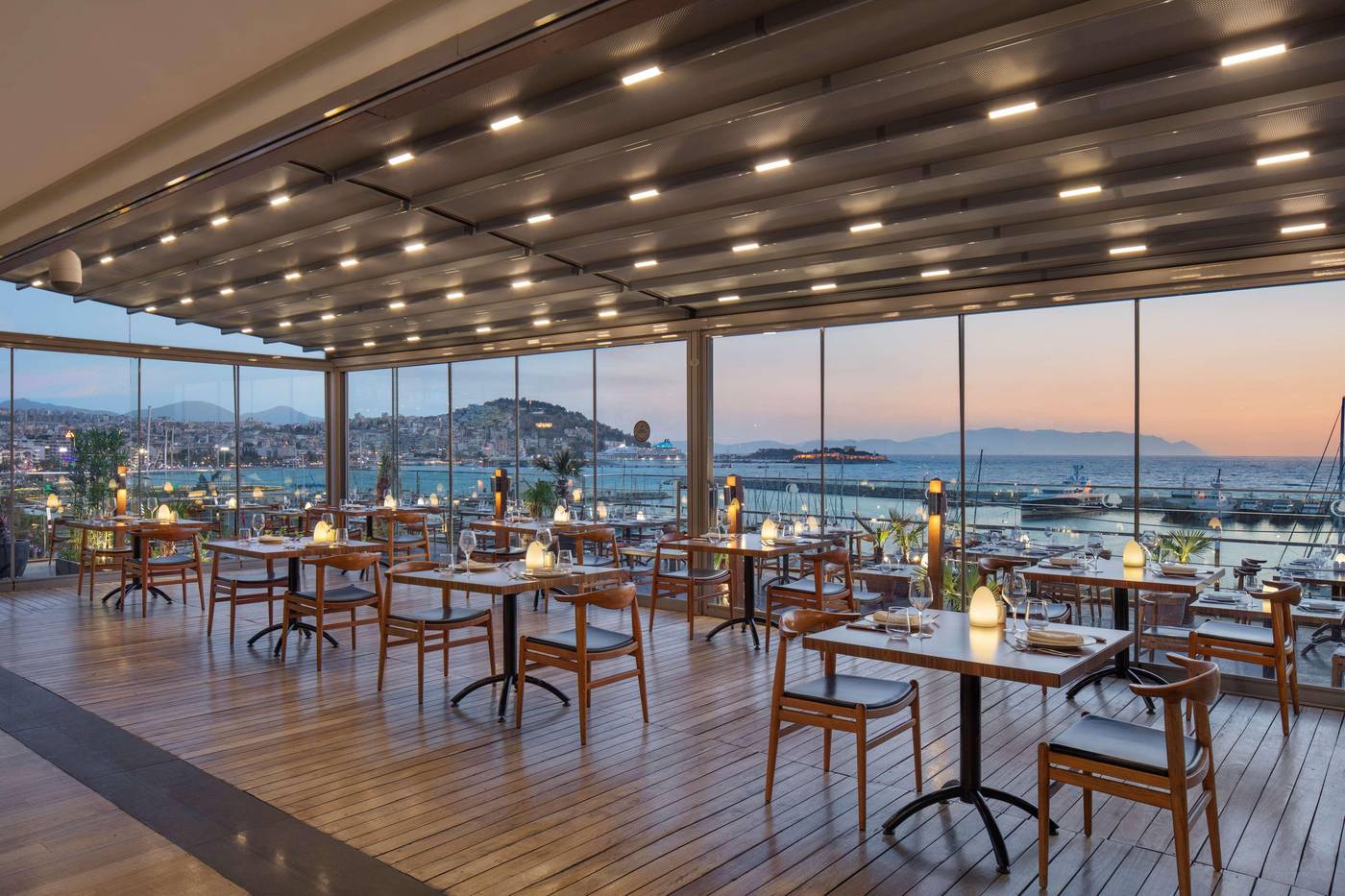 DoubleTree-by-Hilton-Kusadasi-Restaurant-45