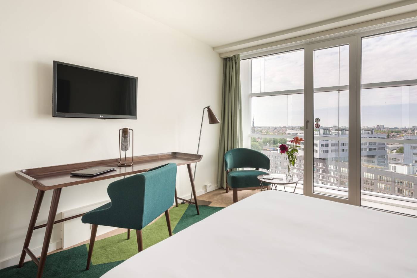 Room-Mate-Aitana-Room-33