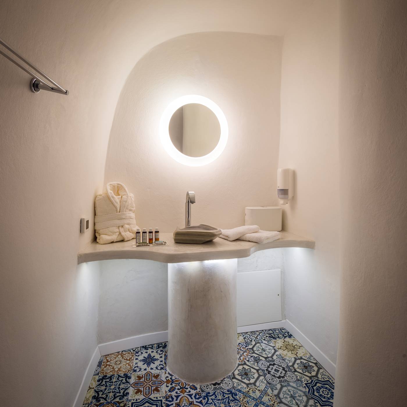 Elite-Luxury-Suites-Room-27