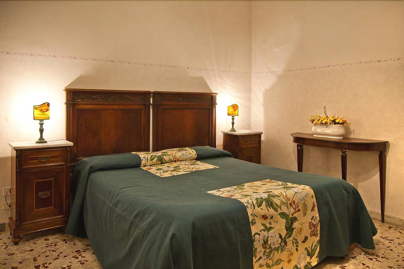 Villa-Fiorita-Room-6