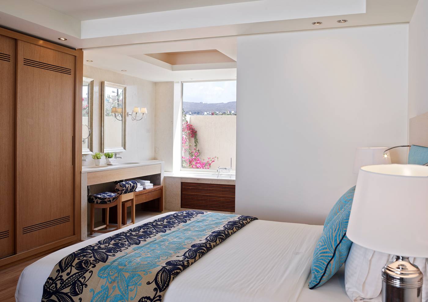 Knossos-Beach-Bungalows-Suites-Resort---Spa-Room-37