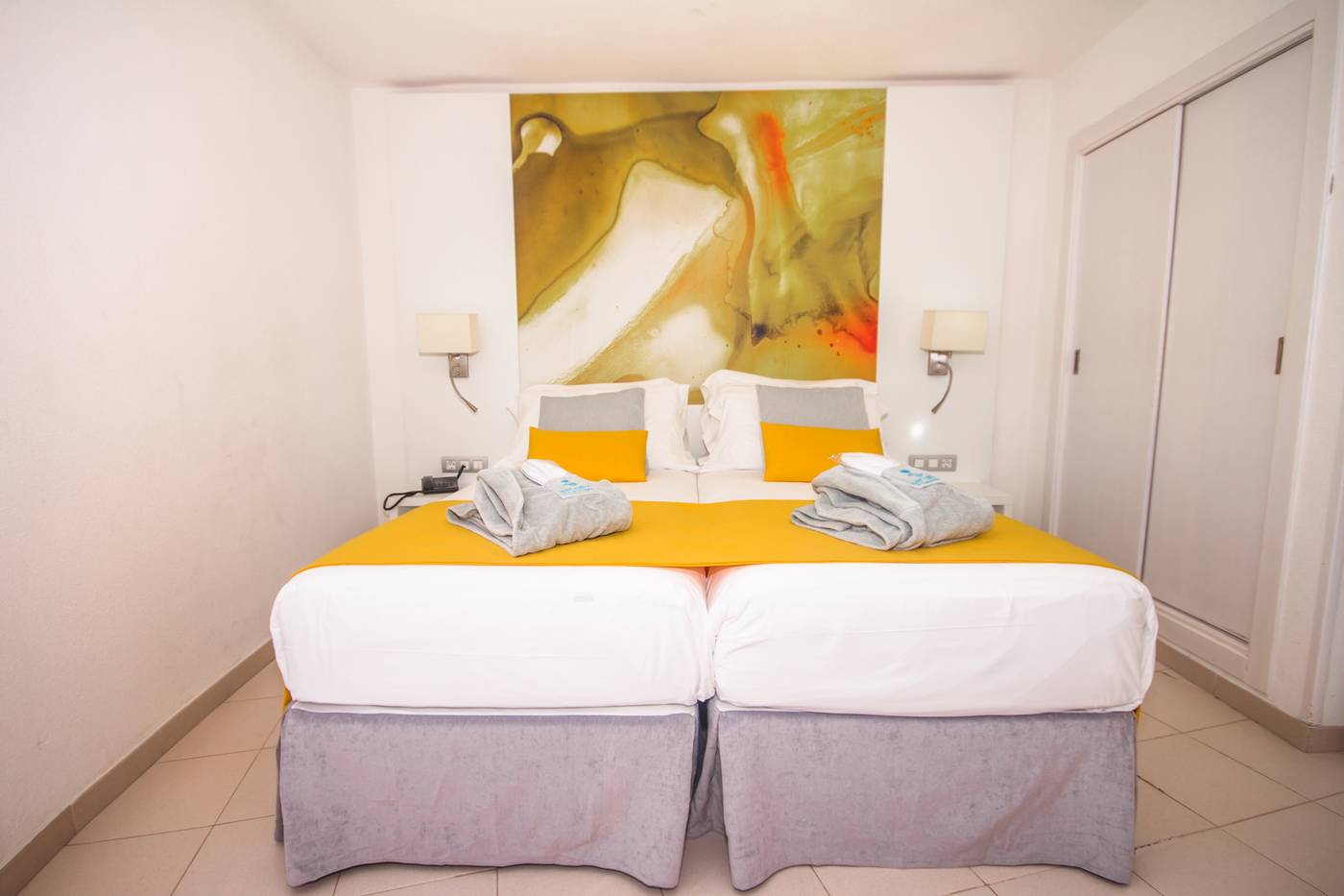 Servatur-Waikiki-Room-35