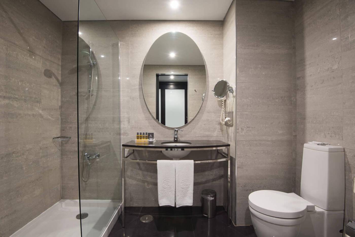 Vila-Gale-Lagos-Room-21