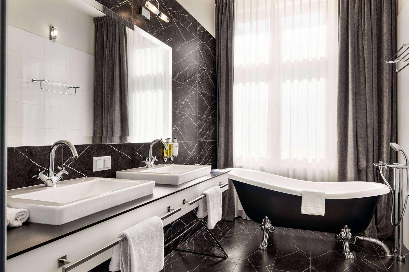 Wyndham-Grand-Krakow-Old-Town-Room-41