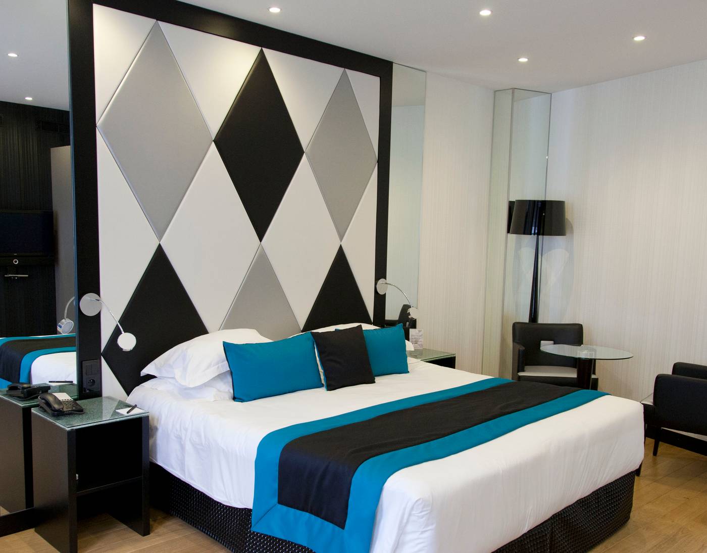 L-Empire-Paris-Room-16