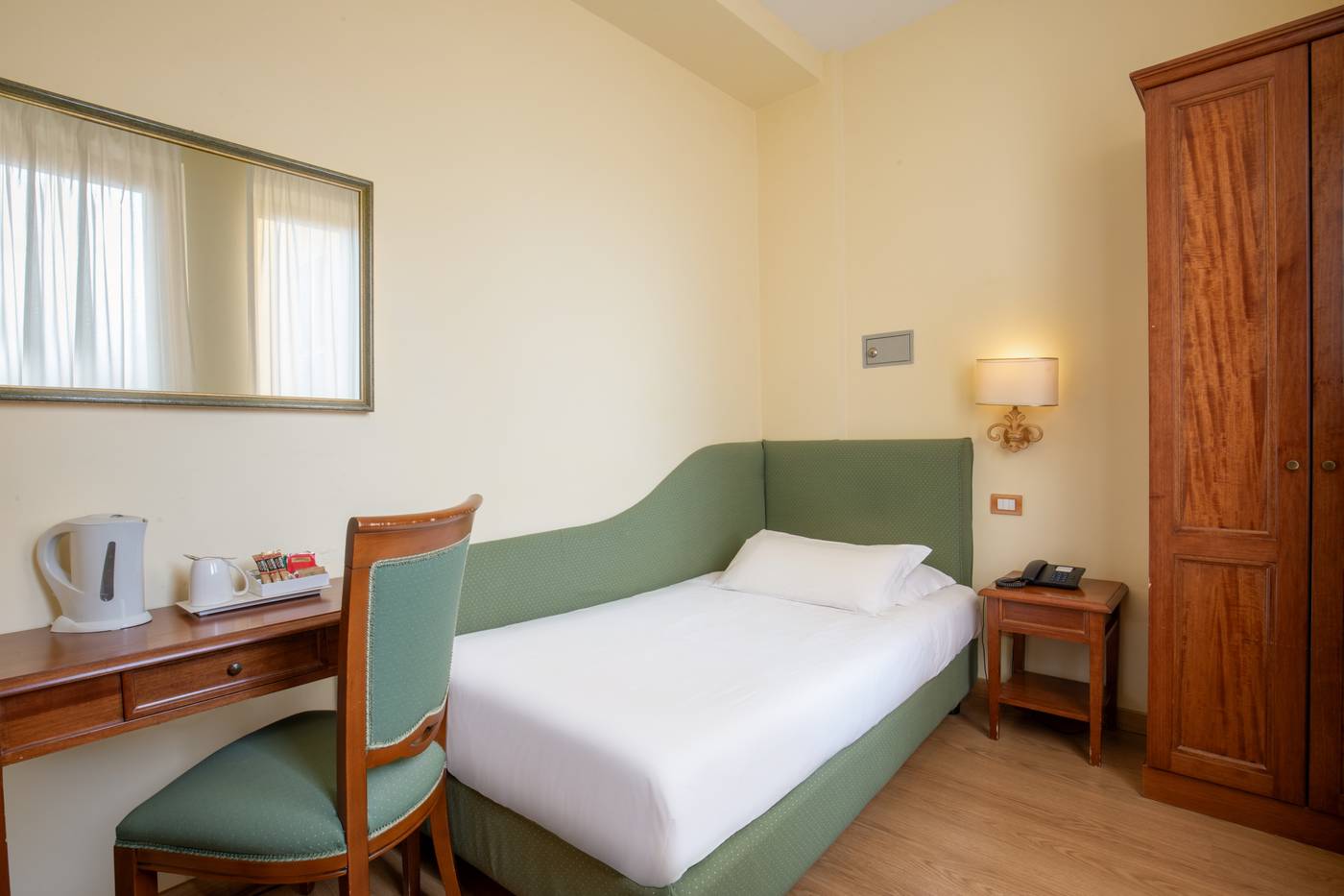 Hotel-Colosseum-Room-24