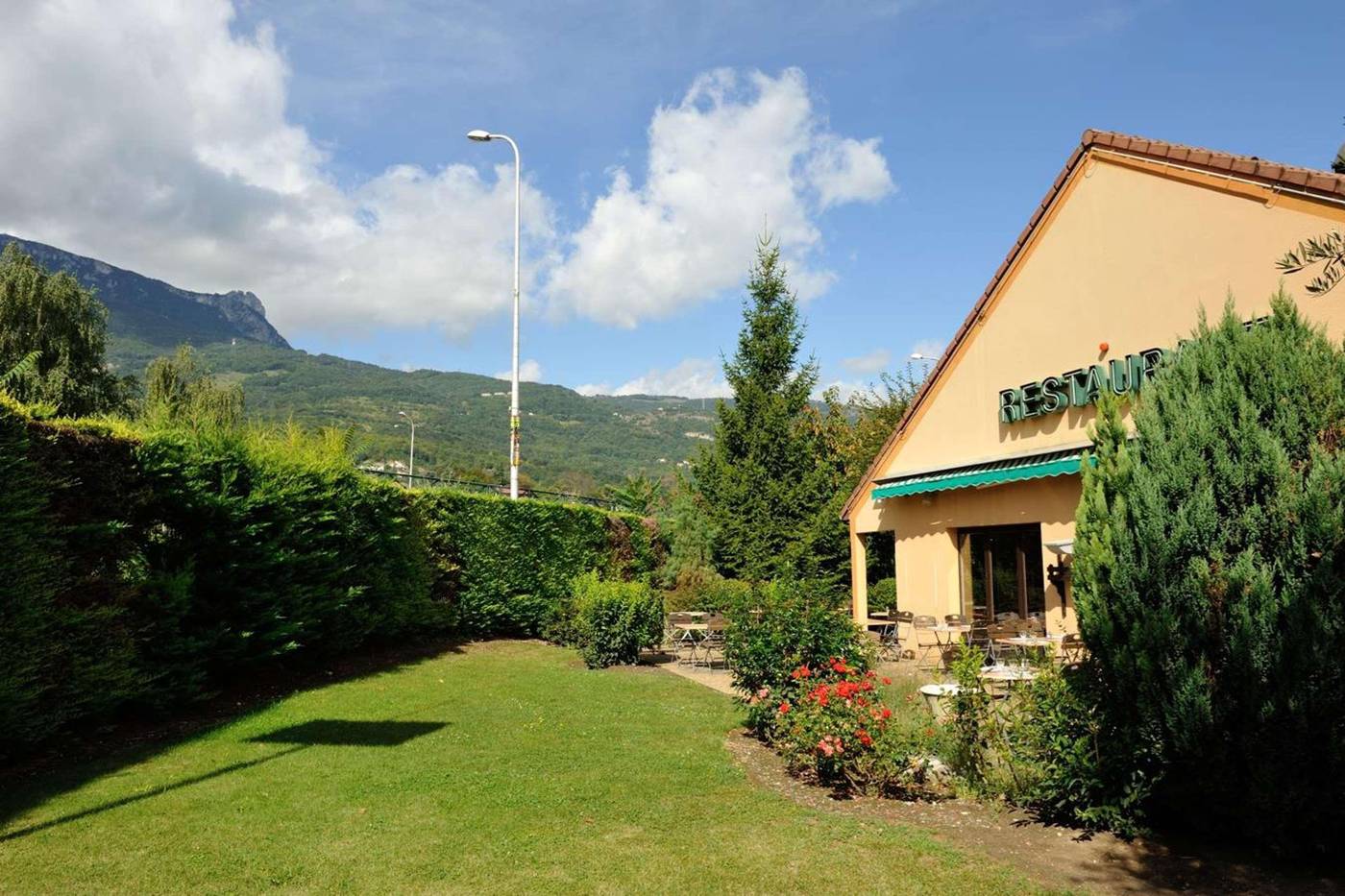 Hotel Campanile Grenoble Sud - Seyssins-France-Seyssins-General view-3