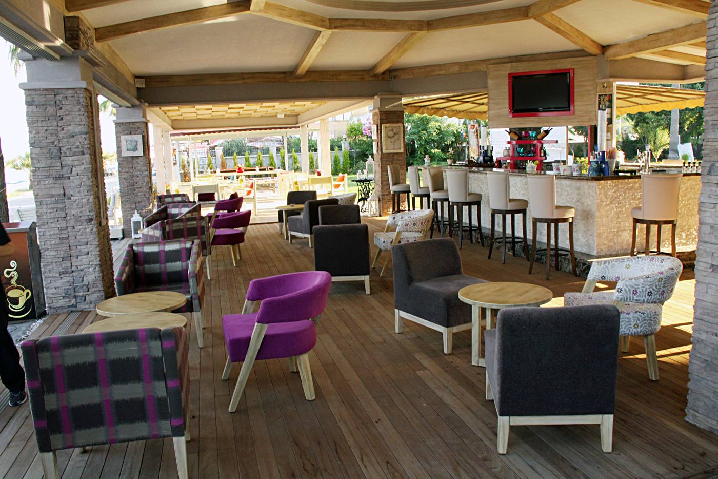 Mutlu-Beach-Bar-18