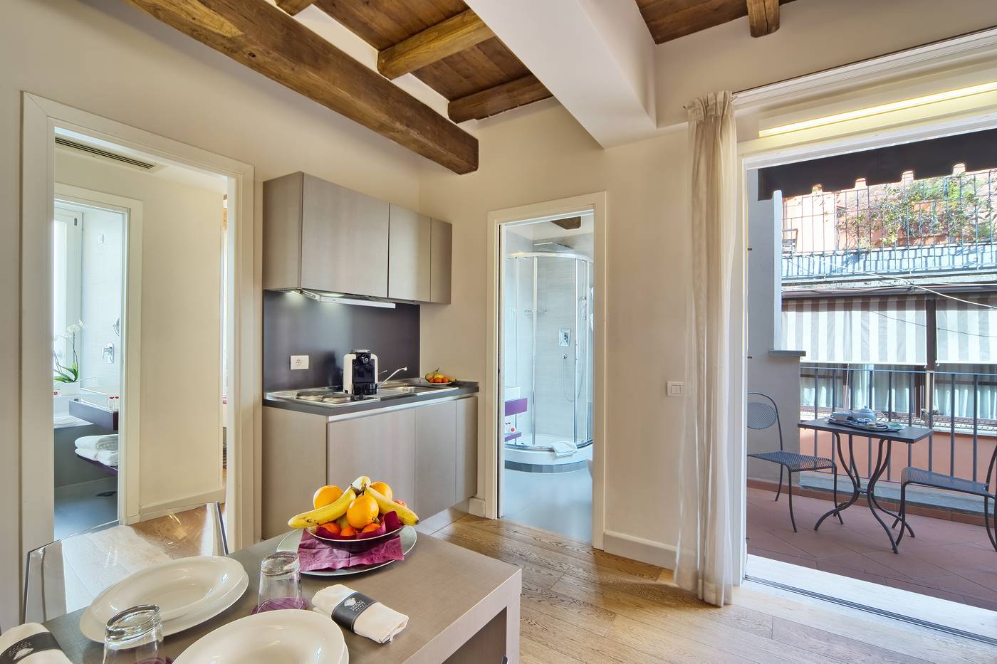 Trevi-Palace-Luxury-Inn-Room-3