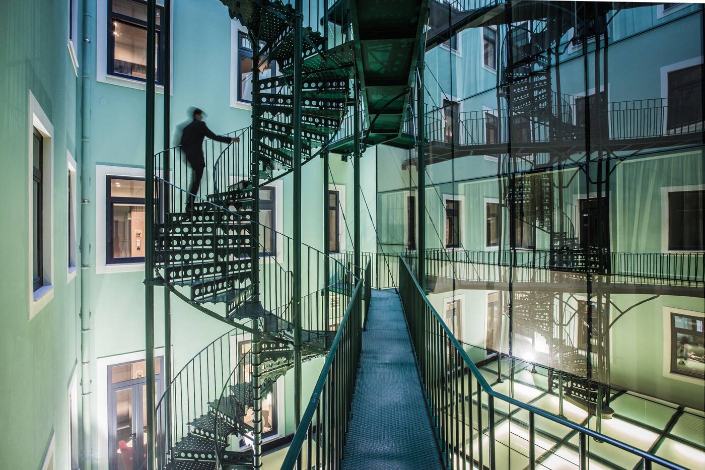 Holiday-Inn-Express-Av-Liberdade-Lobby-13