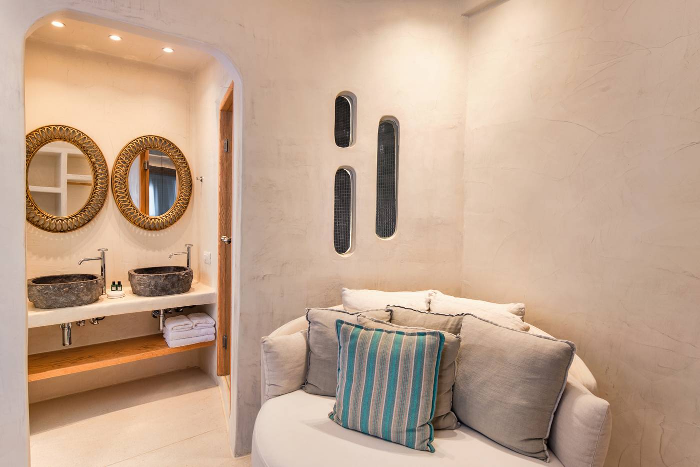 Athina-Repose-Suites-Room-44