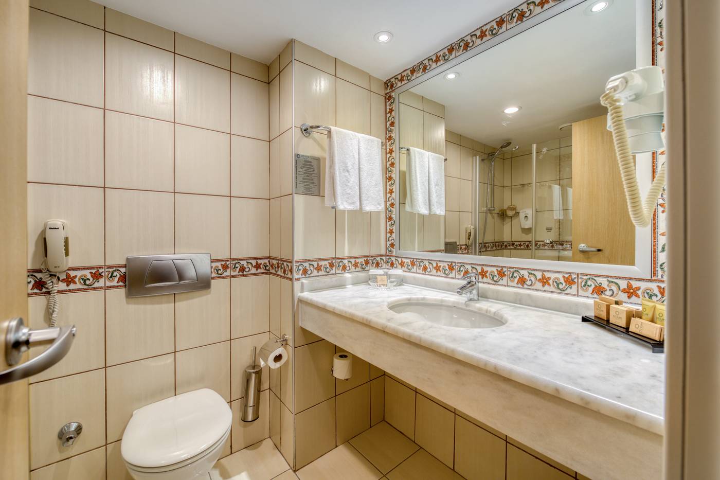 Seven-Seas-Hotel-Life-Room-37