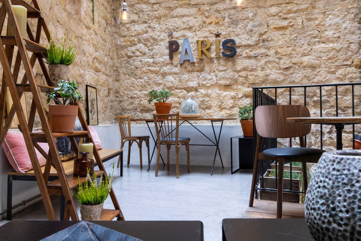 Maxim-Quartier-Latin-Lobby-3