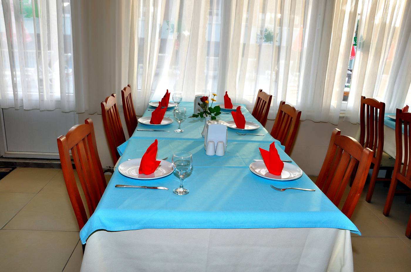 Cinar-Family-Suites-Restaurant-56