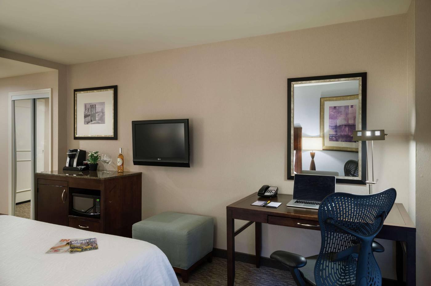 Hilton-Garden-Inn-New-York-Tribeca-Room-16