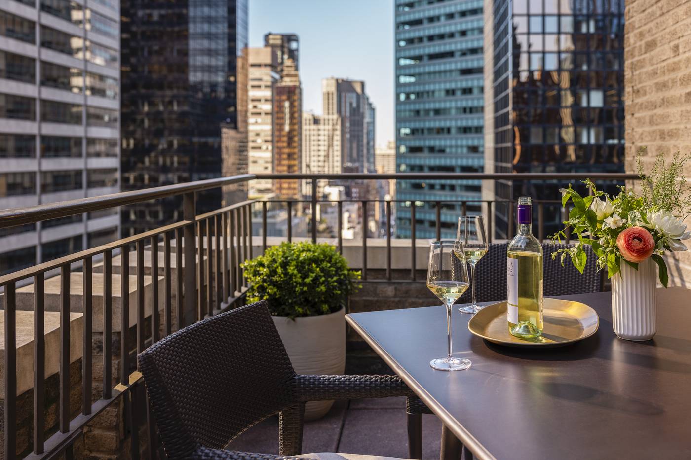 The-Benjamin-Royal-Sonesta-Hotel-Room-40