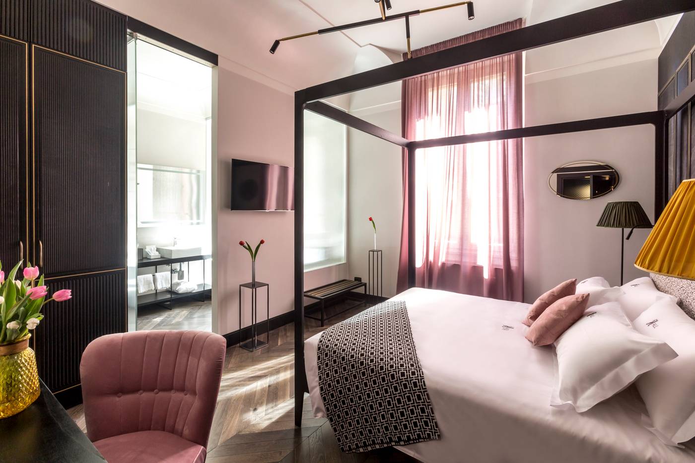 The-H-All-Tailor-Suite-Roma-Room-4