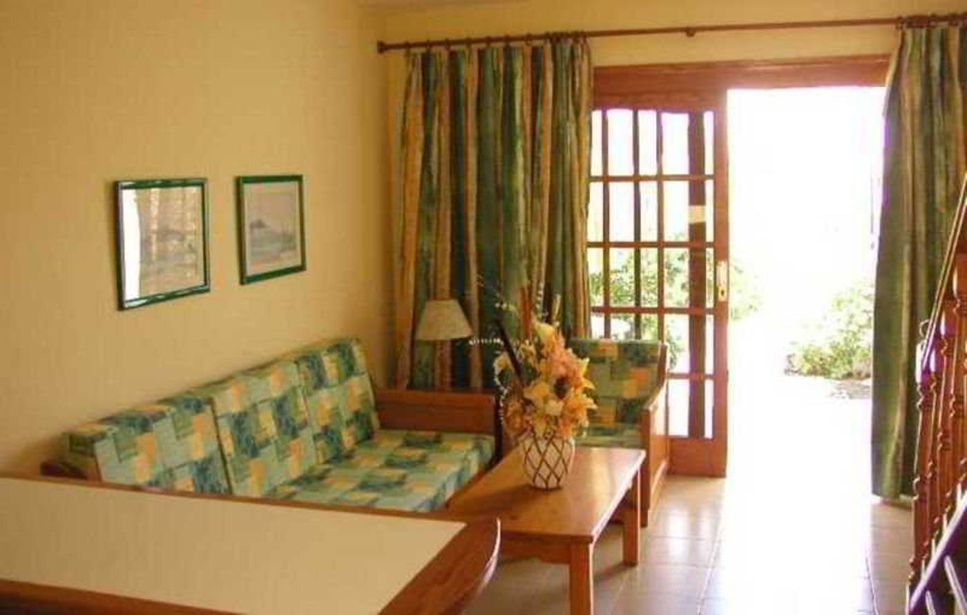 Bungalows-Grimanesa-Room-10