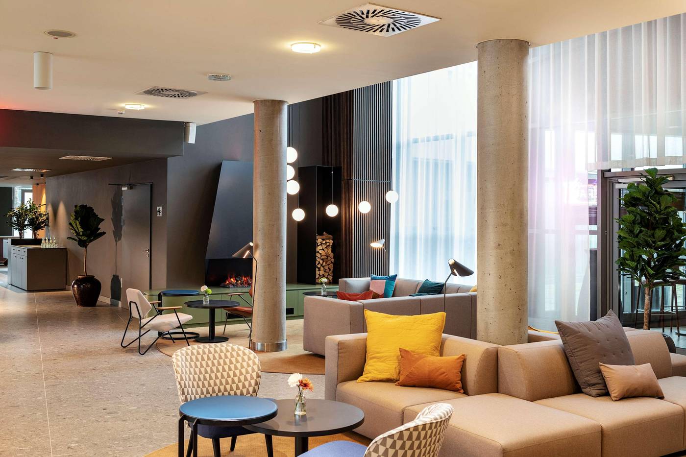 NH-Koln-Altstadt-Lobby-17