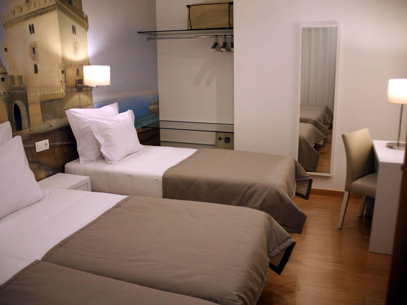 Lisbon-Style-Guesthouse-Room-8