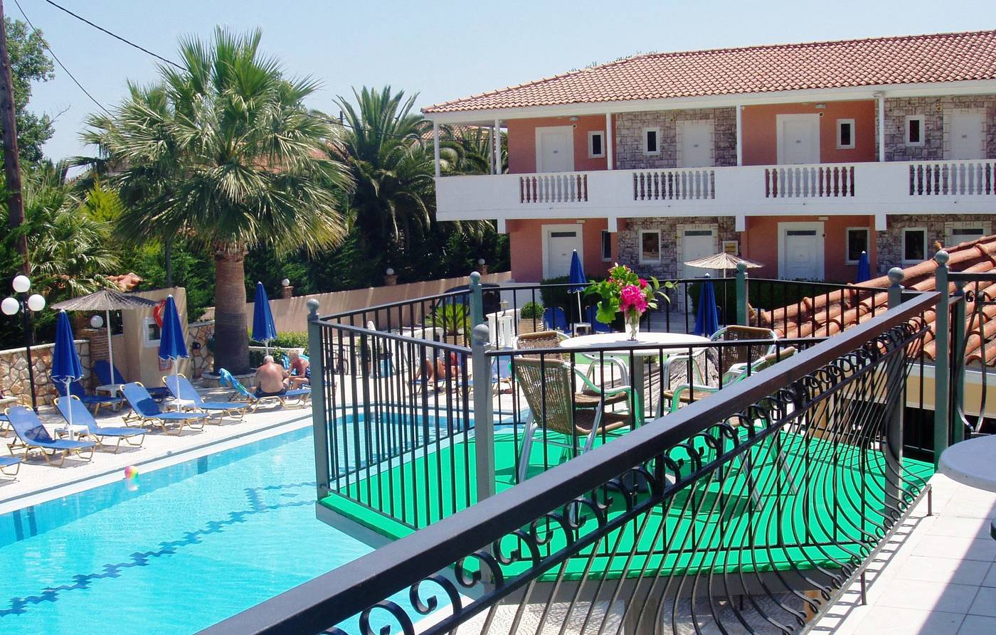 Paradise-Apartments-And-Studios-Terrace-2