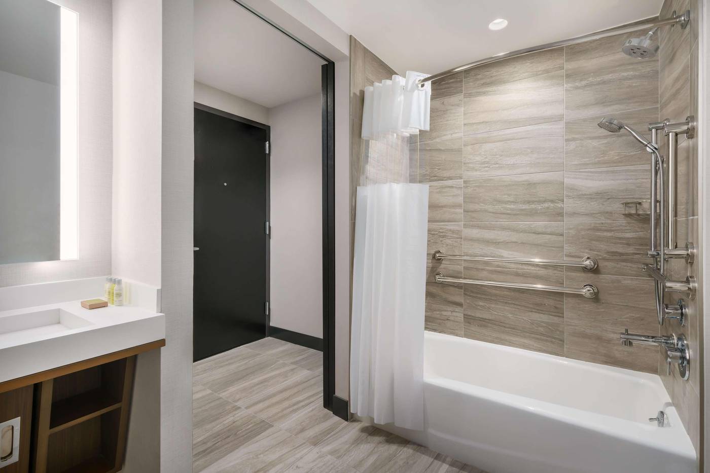 DoubleTree-by-Hilton-New-York-Times-Square-South-Room-12