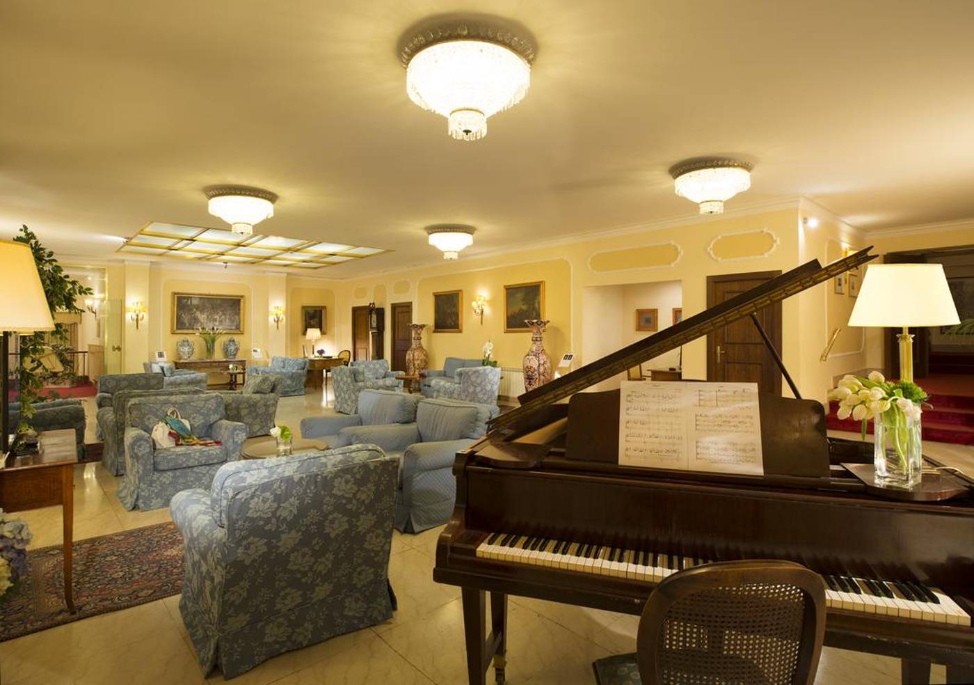 Hotel-Napoleon-Lobby-7