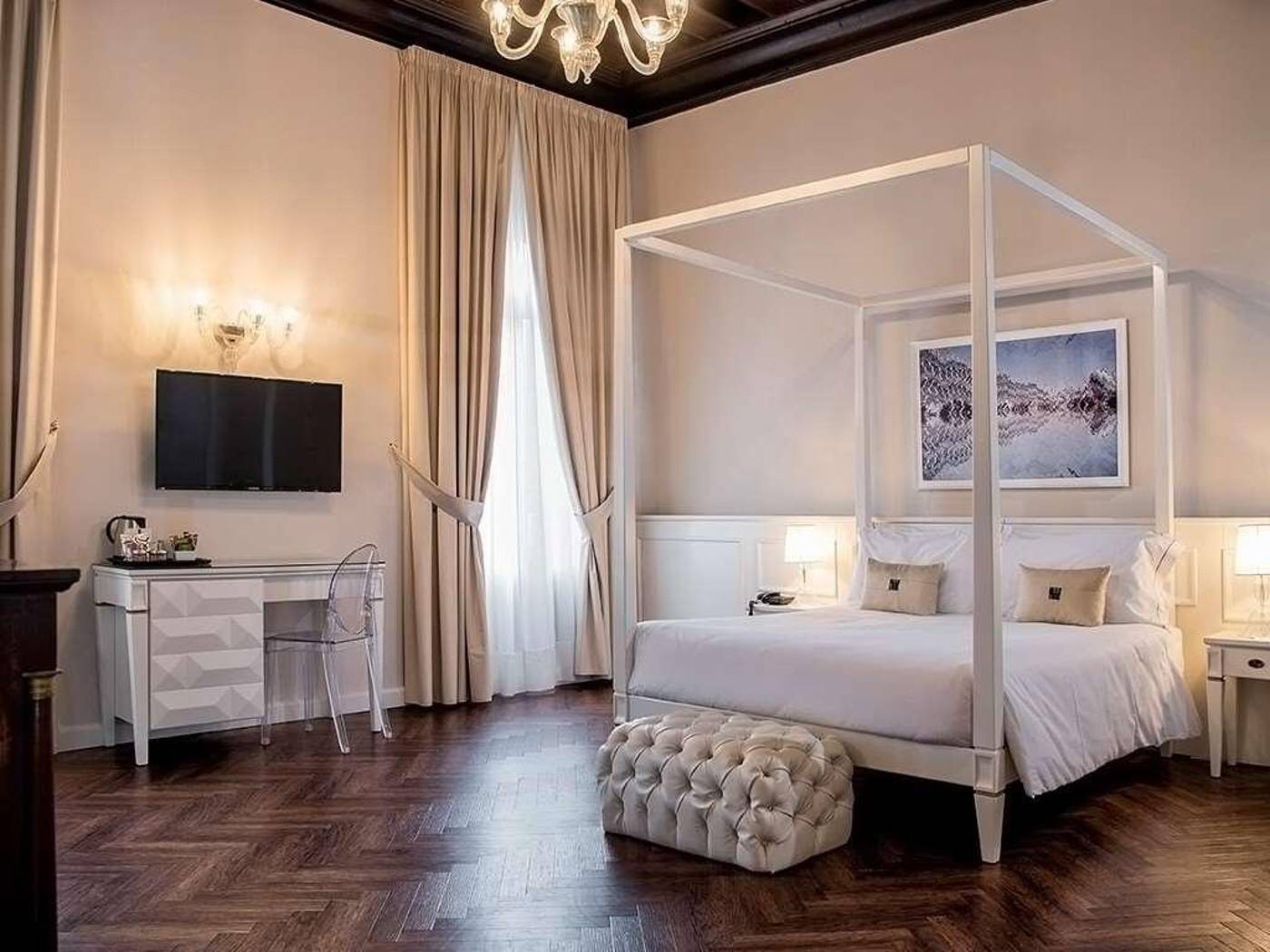 Sonder-Salute-Palace-Room-28