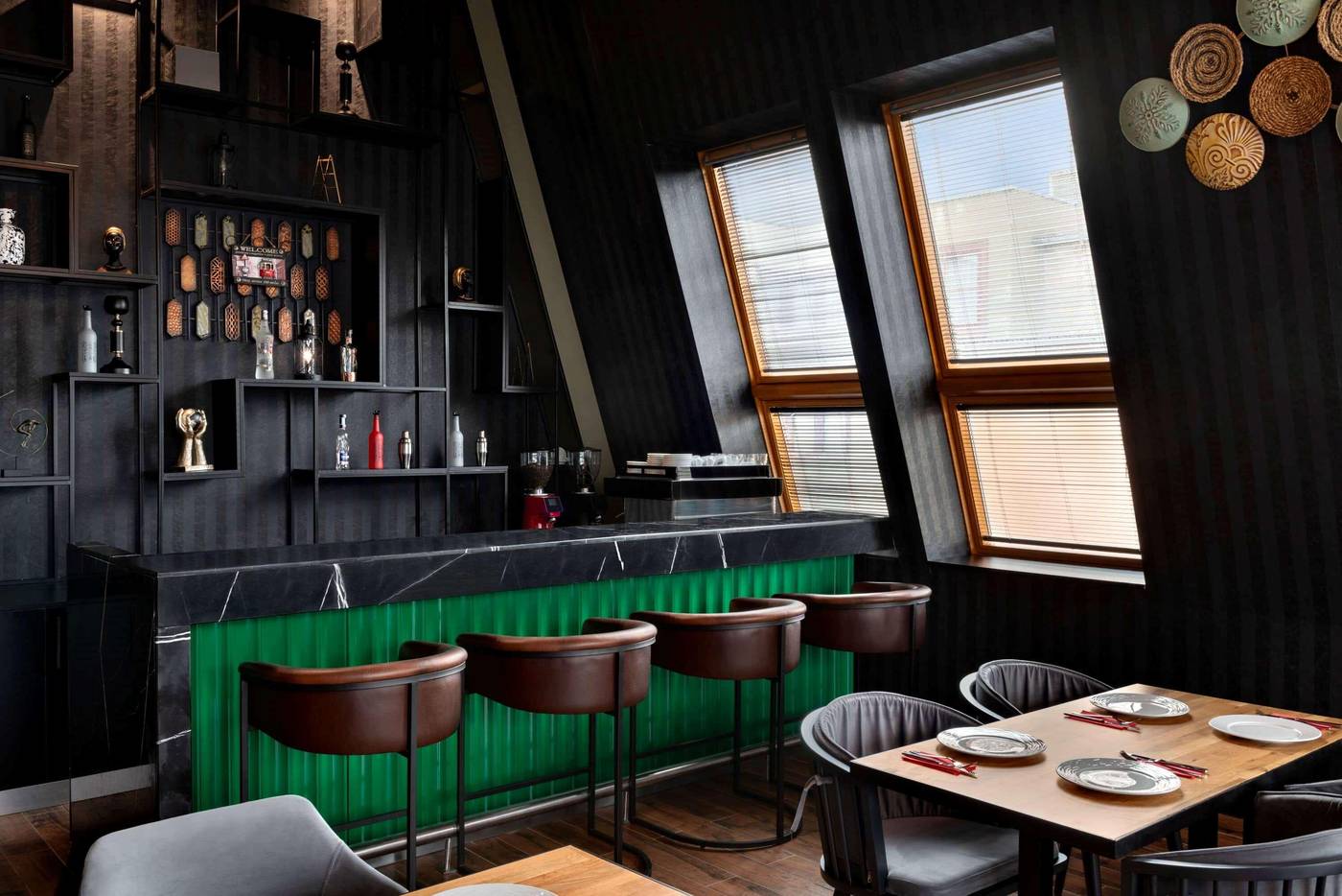 Ramada-By-Wyndham-Budapest-City-Center-Bar-8