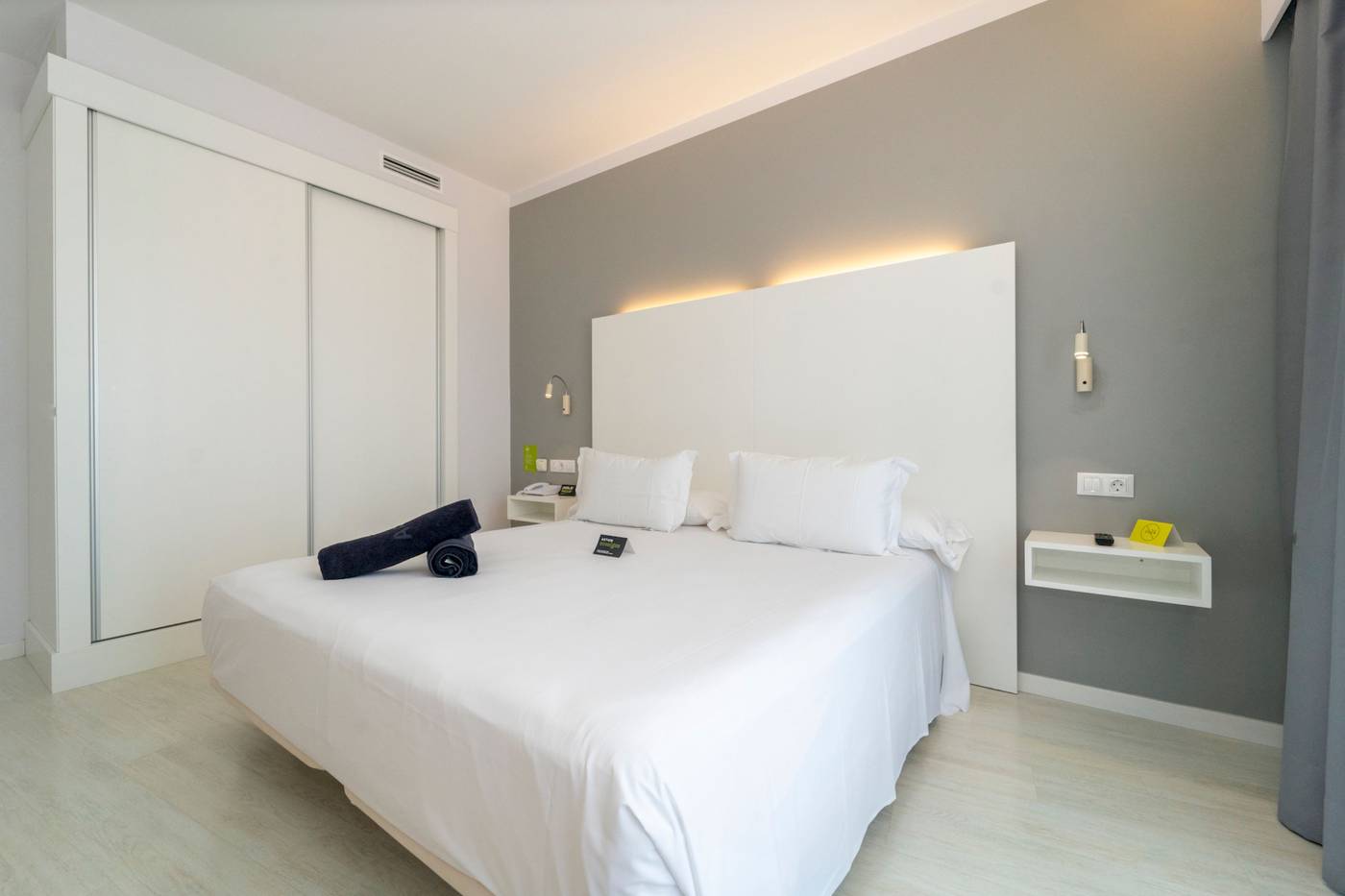 Artiem-Carlos-III-Room-21