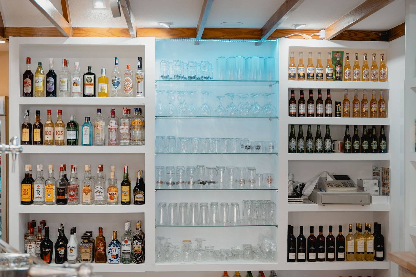 Luxmar-Apartments-Bar-44