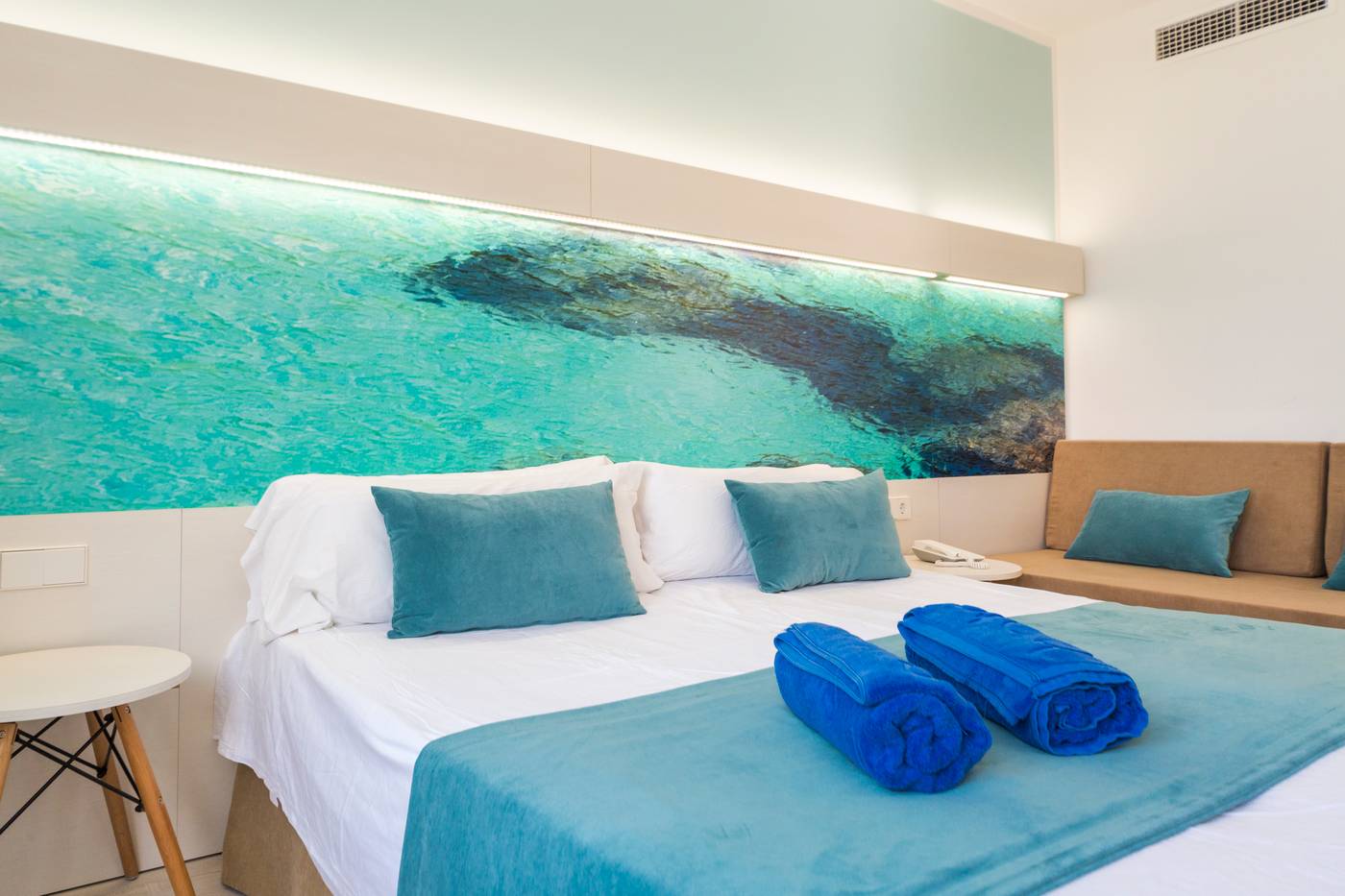 Globales-Lord-Nelson-Room-17