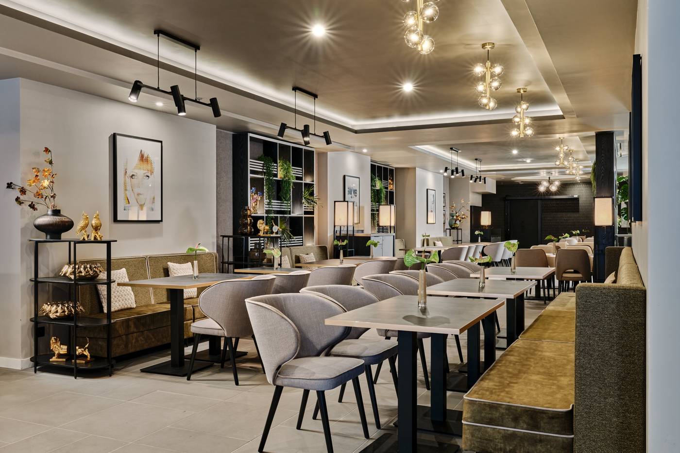 Leonardo-Royal-Hotel-Warsaw-Bar-7