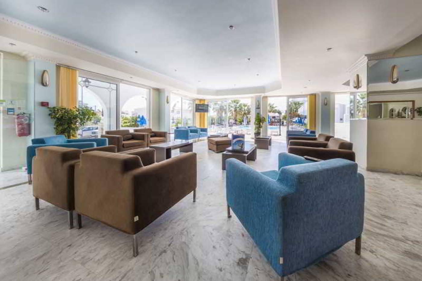 Sunshine-Lobby-25