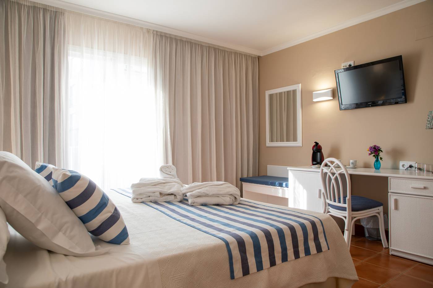 Les-Palmeres-Room-24