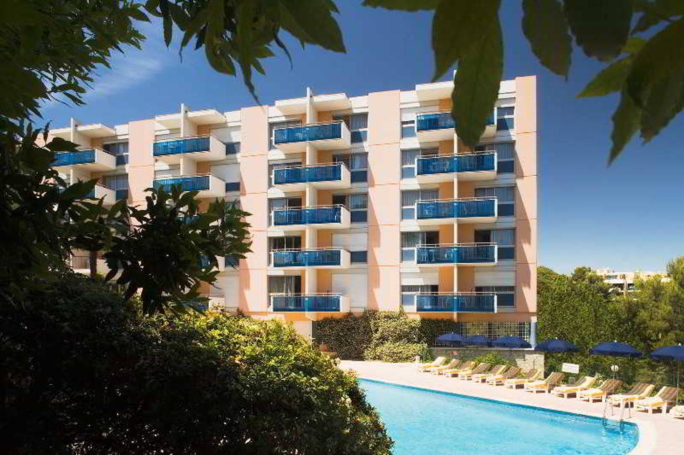 Inter-Hotel-Residence-les-Agapanthes-Terrace-1