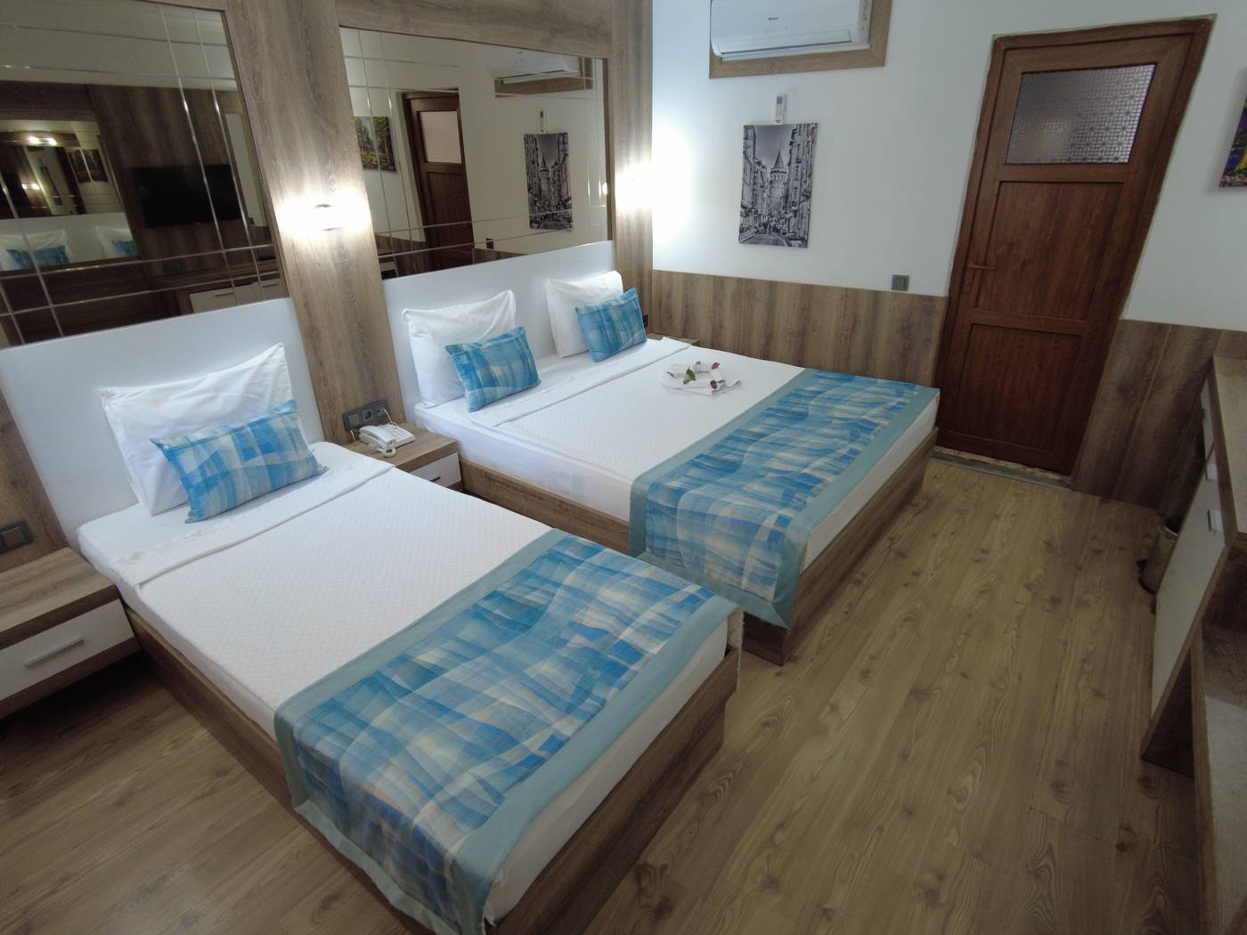 Oscar-Boutique-Hotel-Room-29