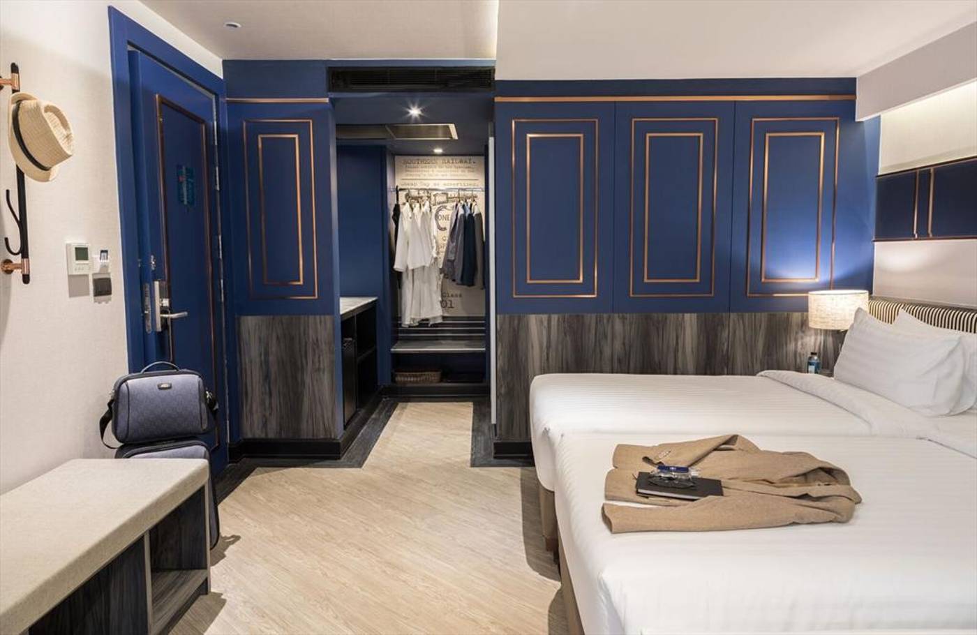 Vince-Hotel-Pratunam-Room-35